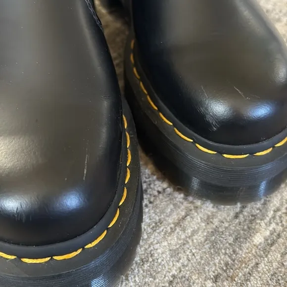 Dr. Martens Black Chelsea Boots - women’s size 7 - great condition