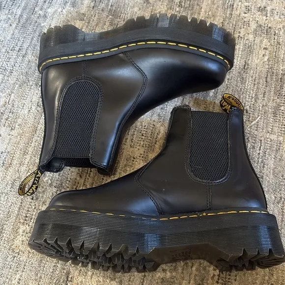 Dr. Martens Black Chelsea Boots - women’s size 7 - great condition