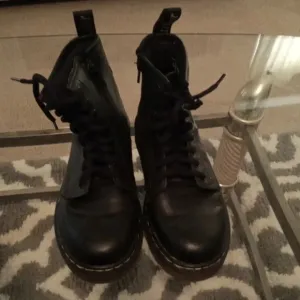 DR MARTENS black combat boots size 2 kids