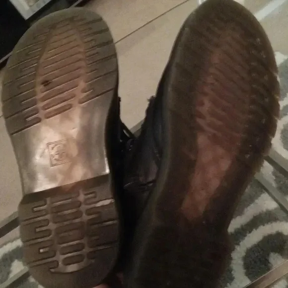 DR MARTENS black combat boots size 2 kids