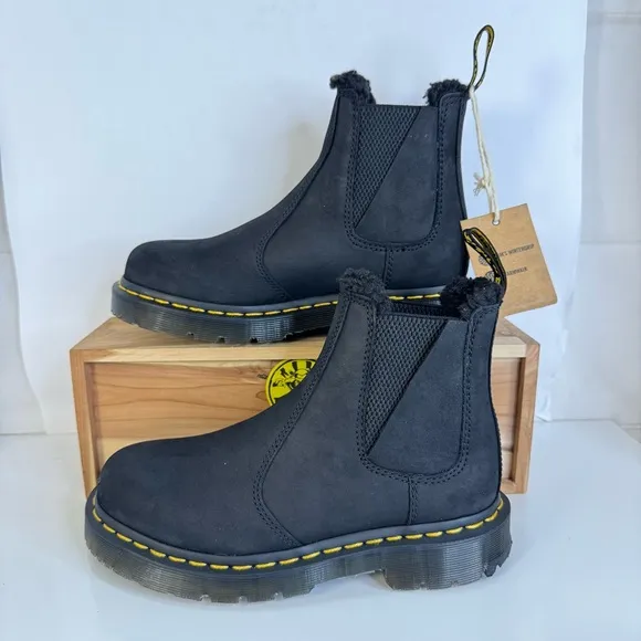 Dr Martens Black Outlaw Leather WinterGrip Chelsea Boots 2976 WG Women's Size 5