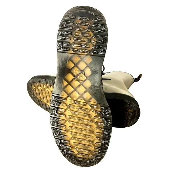 Dr. Martens Boots Zavala Women’s 8 US Men’s 7