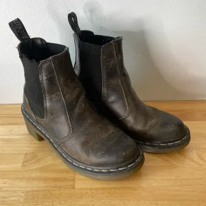 Dr. Martens Cadence Chelsea Boots
