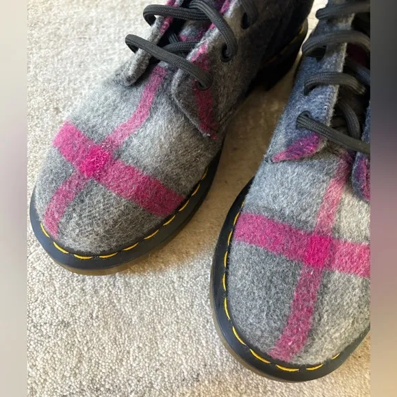 Dr. Martens Castel Wool Tartan Plaid Combat Boots Size 7 Gray/Pink