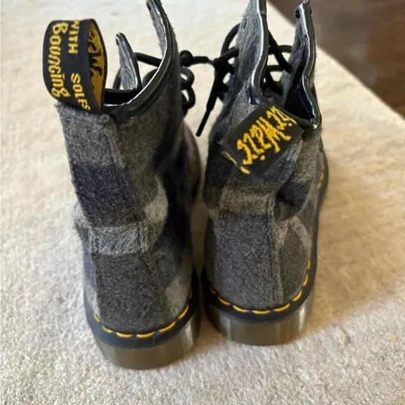 Dr. Martens Castel Wool Tartan Plaid Combat Boots Size 7 Gray/Pink