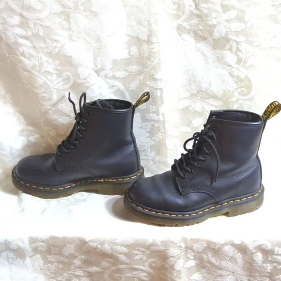 Dr. Martens Classic Style Black Leather Combat Boots