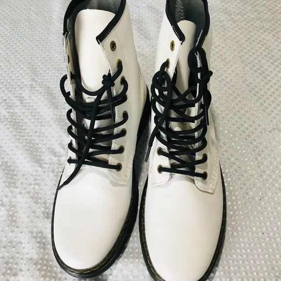 Dr. martens combat boots