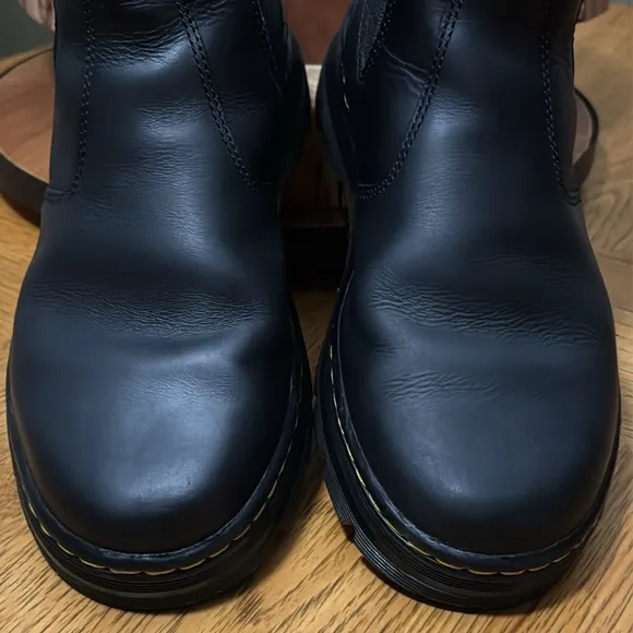 DR MARTENS EMBURY LEATHER CHESEA BOOTS