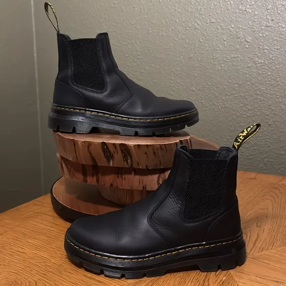 DR MARTENS EMBURY LEATHER CHESEA BOOTS