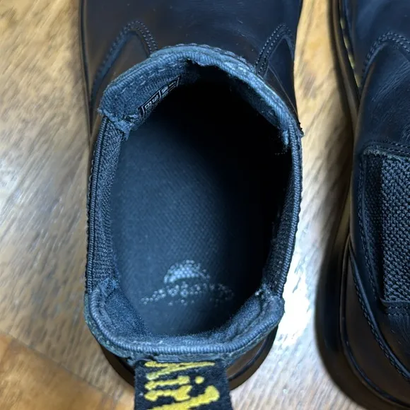 DR MARTENS EMBURY LEATHER CHESEA BOOTS