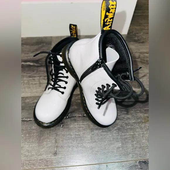 Dr. Marten’s Junior Girls Combat White Boots