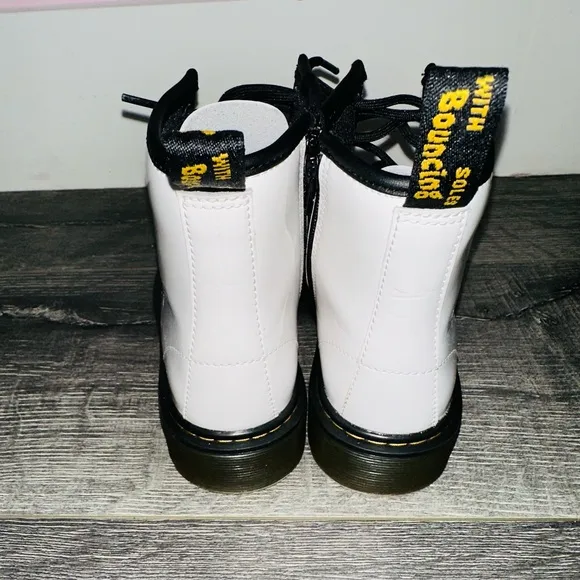 Dr. Marten’s Junior Girls Combat White Boots