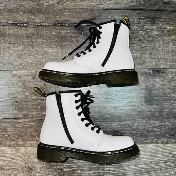 Dr. Marten’s Junior Girls Combat White Boots