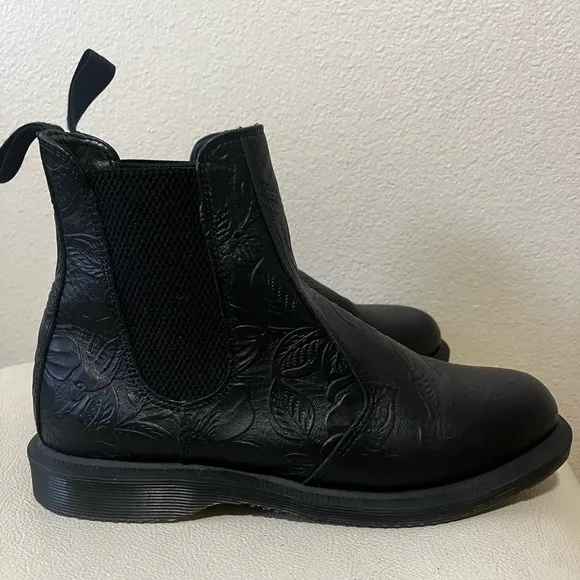 Dr Martens Kensington Flora Black Floral Embossed Chelsea Boots Women’s Size 8