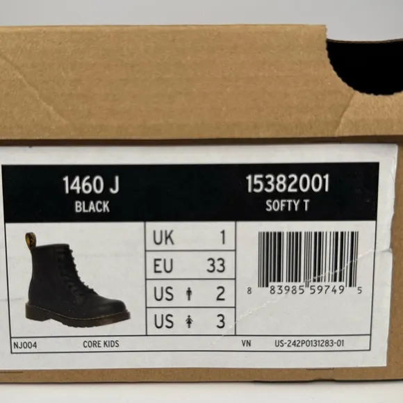 Dr. Martens kids combat boots 1460J SZ US 2/US 3 NIB
