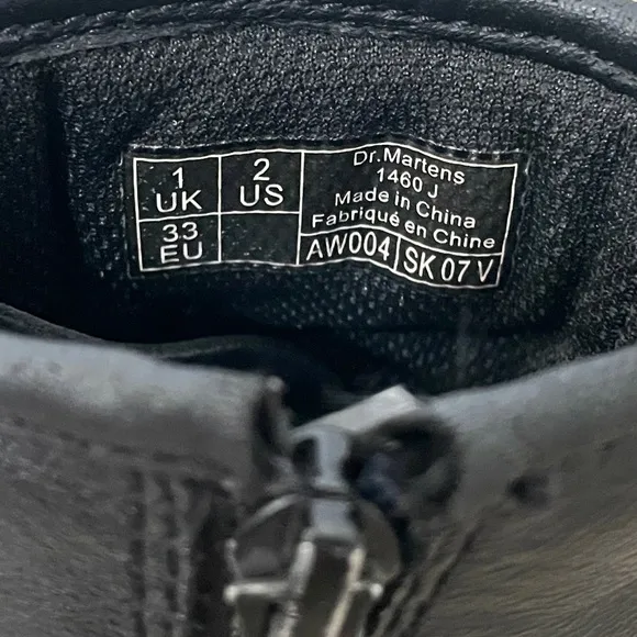 DR MARTENS Kid’s size 2 Black 1460 Combat Leather Zip Boots