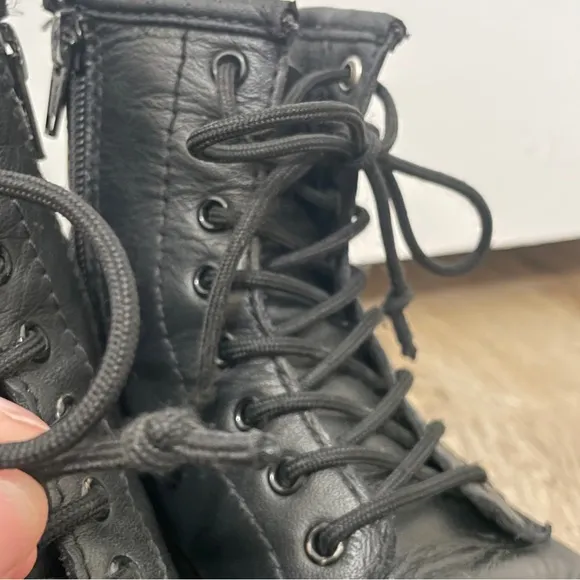 DR MARTENS Kid’s size 2 Black 1460 Combat Leather Zip Boots