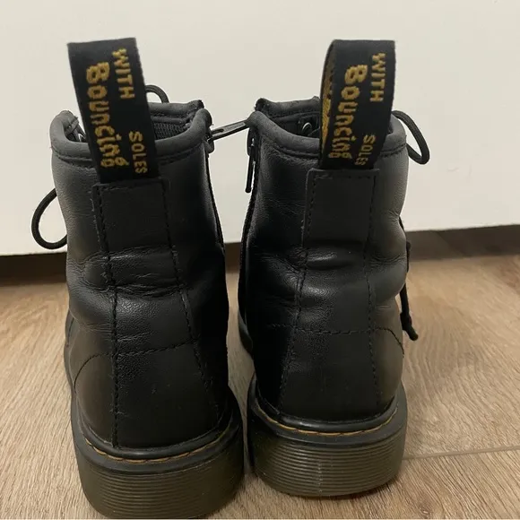 DR MARTENS Kid’s size 2 Black 1460 Combat Leather Zip Boots