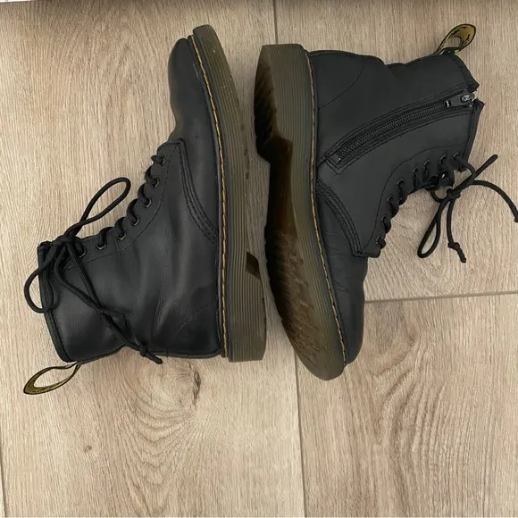 DR MARTENS Kid’s size 2 Black 1460 Combat Leather Zip Boots