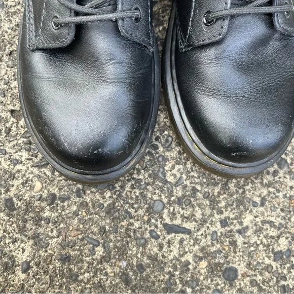 Dr. Martens Kids Unisex 1460 Black Leather Lace-Up Combat Boots Size 3