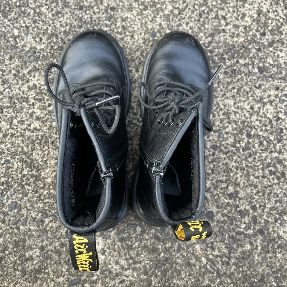 Dr. Martens Kids Unisex 1460 Black Leather Lace-Up Combat Boots Size 3