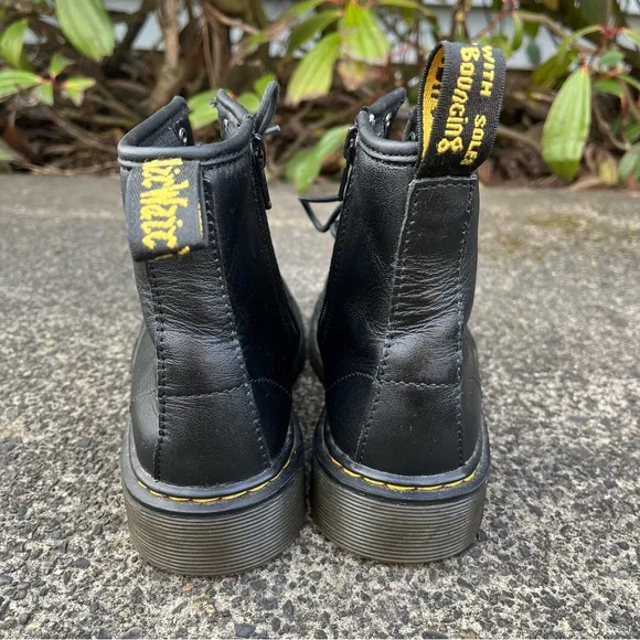 Dr. Martens Kids Unisex 1460 Black Leather Lace-Up Combat Boots Size 3