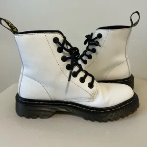 Dr. Martens Luana White Leather Lace Up Combat Boots Size 6