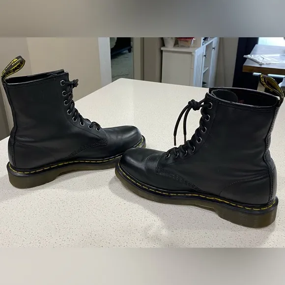 Dr. Martens Men’s 8-Eye Combat Boots Size 9 Black Leather EUC