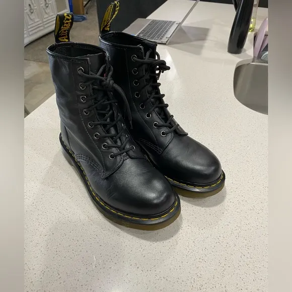 Dr. Martens Men’s 8-Eye Combat Boots Size 9 Black Leather EUC