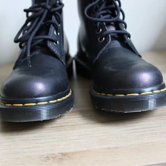 Dr. Marten’s NWOT Women’s 1460 Airwair Combat Boots in Purple/Burgundy, Size 6
