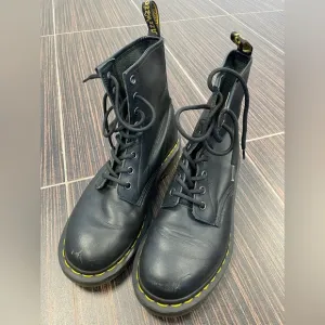 Dr. Martens Pascal 11821 Black Leather High-top Punk Combat Boots
