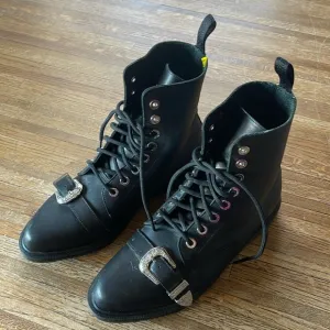 DR. MARTENS RARE COUNTRY WESTERN COMBAT BOOTS 8
