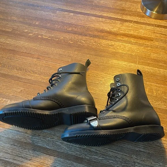 DR. MARTENS RARE COUNTRY WESTERN COMBAT BOOTS 8