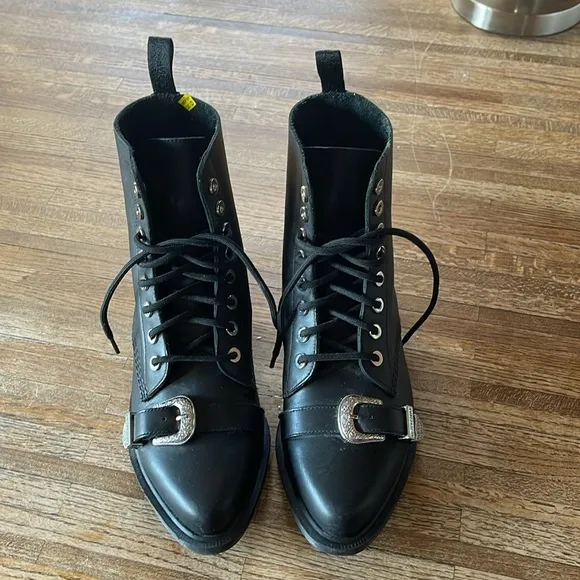 DR. MARTENS RARE COUNTRY WESTERN COMBAT BOOTS 8
