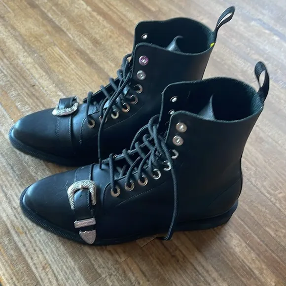 DR. MARTENS RARE COUNTRY WESTERN COMBAT BOOTS 8