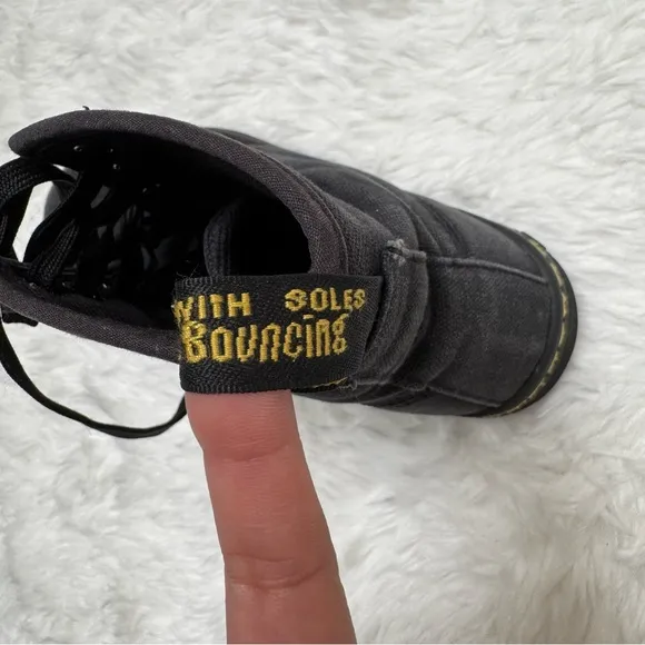 Dr. Martens Shoreditch AirWair Canvas Sneakers Size 6 Black Combat Boots