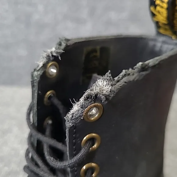 Dr. Martens Shriver Hi Leather Lace-Up Platform Women's Sz 7 Combat Boot *Flaws