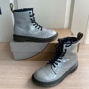 Dr. Martens Silver Glitter Kids Combat Boots- SZ 2 Y