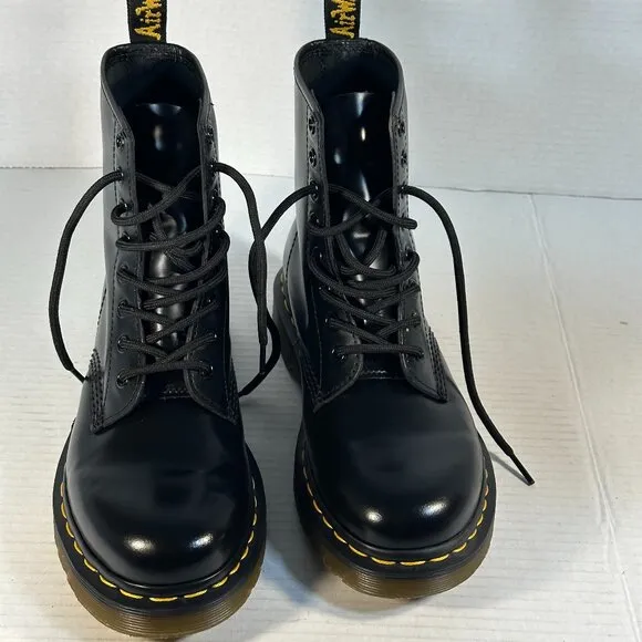 Dr. Martens Size  M-6 or L-7 Black Leather Boots
