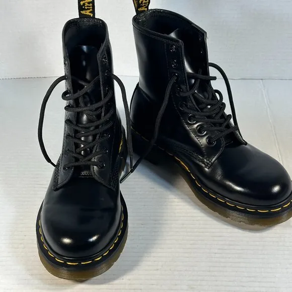 Dr. Martens Size  M-6 or L-7 Black Leather Boots