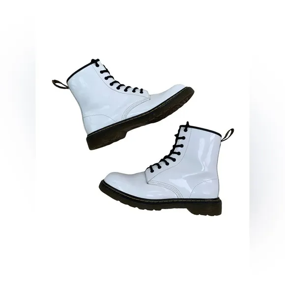 Dr. Martens Size Youth 6 / Woman's 7, White Boots