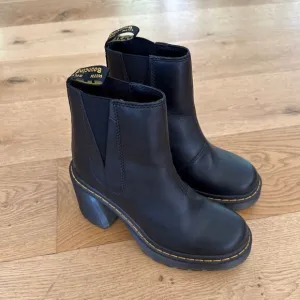 Dr Martens - Spence Leather Flared Heel Chelsea Boots in Black