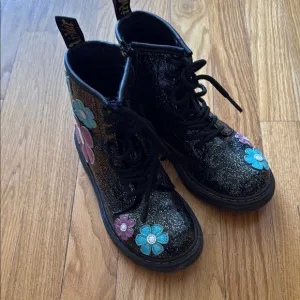 Dr Martens sz girls 1 Floral Black Glitter Combat Boots great pre owned cond