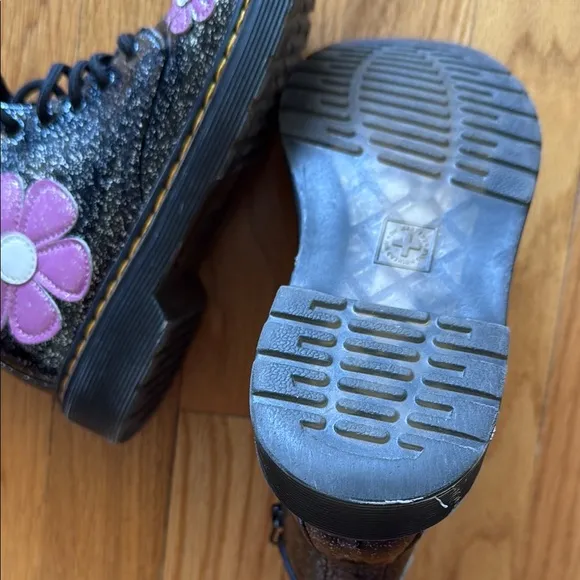 Dr Martens sz girls 1 Floral Black Glitter Combat Boots great pre owned cond