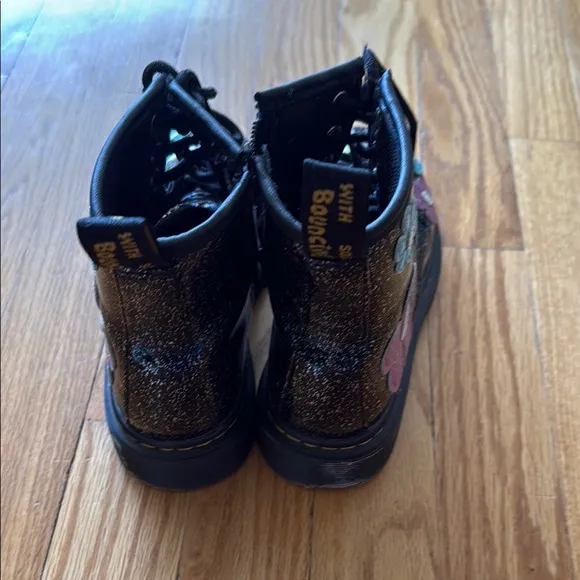 Dr Martens sz girls 1 Floral Black Glitter Combat Boots great pre owned cond