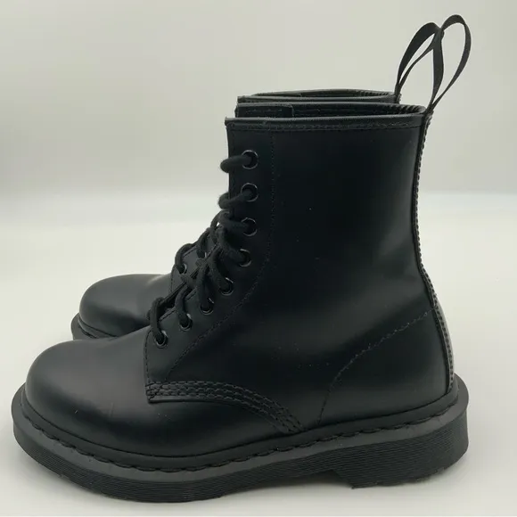 Dr, Marten’s USM/6 1460 Mono Smooth 8-Eyelet Black Leather Combat Boots.
