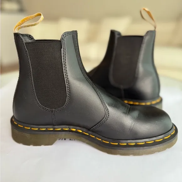 DR. MARTENS VEGAN 2976 FELIX CHELSEA BOOTS, WOMENS 9 / MENS 8, NO BOX
