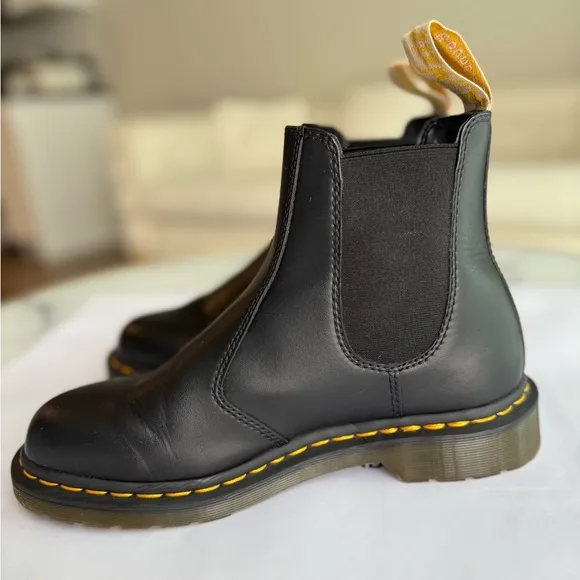 DR. MARTENS VEGAN 2976 FELIX CHELSEA BOOTS, WOMENS 9 / MENS 8, NO BOX