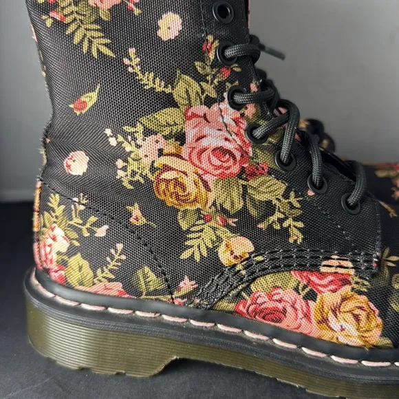 Dr. Martens Victorian 1460 Flowers Floral Pascal Rose Combat Boots Pink RARE 6