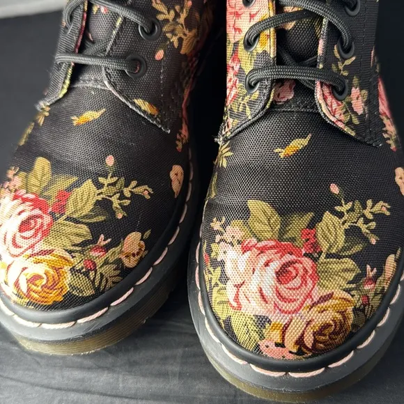 Dr. Martens Victorian 1460 Flowers Floral Pascal Rose Combat Boots Pink RARE 6